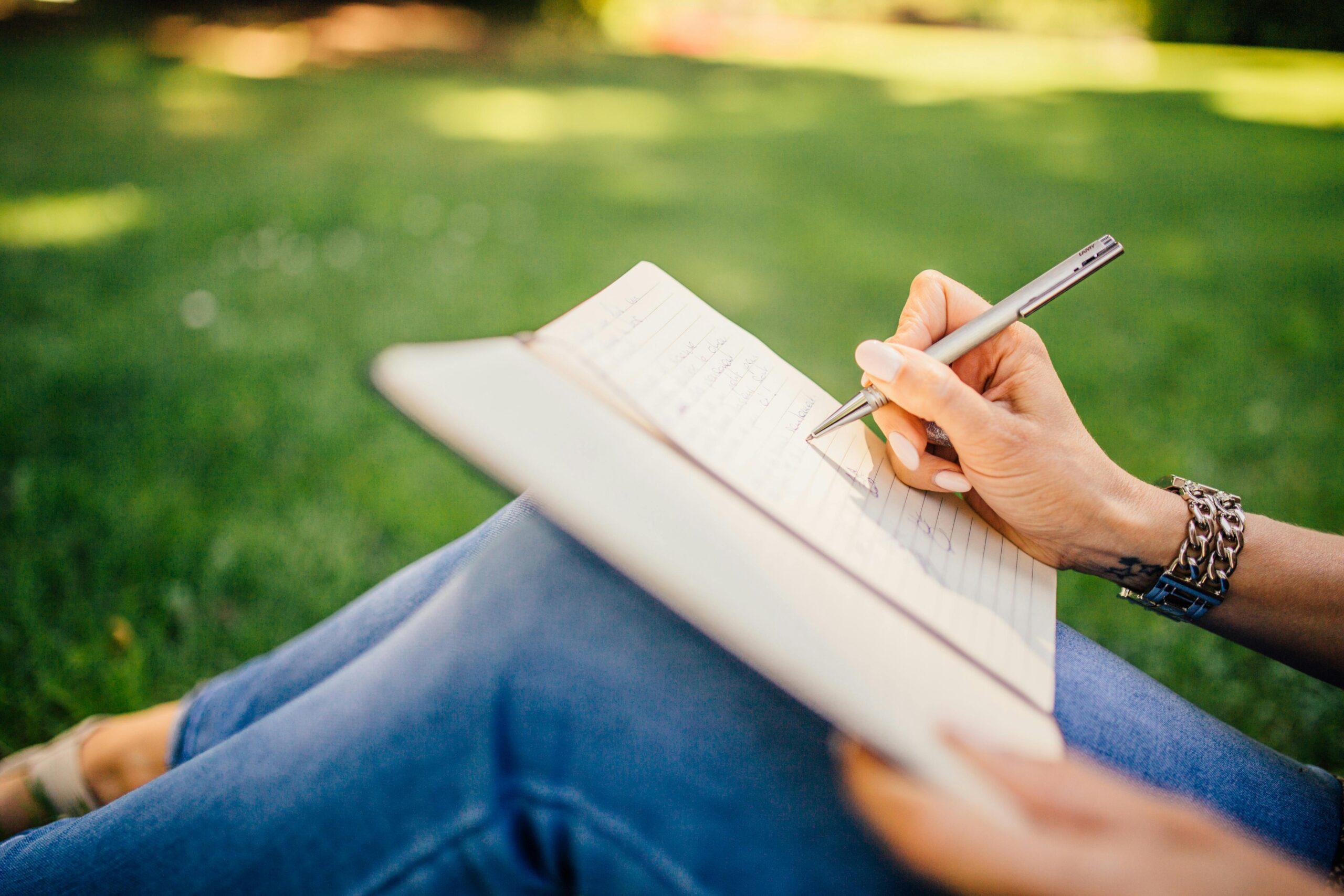 Journaling = Mental Clarity 🧘‍♀️💭 Start your happiness journey with just a pen & paper! #Cloud82 🌈 Dream Deeper. Live Brighter.